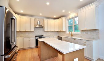 81 Club Dr, Berlin, CT 06037