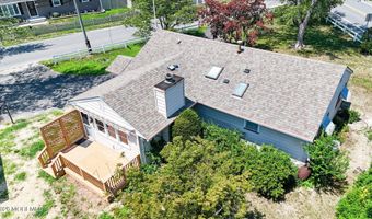 17 Railroad Ave, Beachwood, NJ 08722