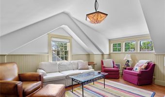 51 Ayrault St, Newport, RI 02840