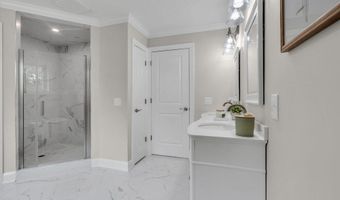 41 Avondale Ln, Aberdeen, NJ 07747