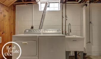 15560 Mclain Ave, Allen Park, MI 48101