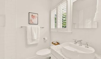 4320 LORCOM Ln, Arlington, VA 22207
