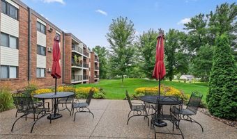 4 Pine Tree Dr 223, Arden Hills, MN 55112
