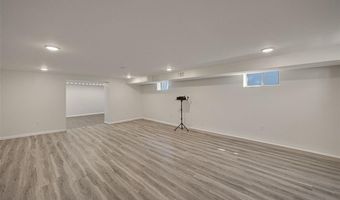 9850 Coventry Ln, Affton, MO 63123