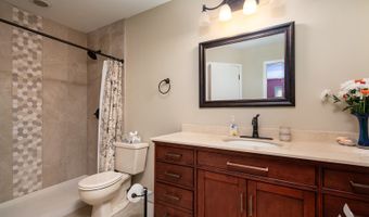 2452 E Hunter Dr, Arlington Heights, IL 60004