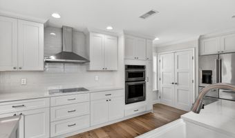 1766 BEACH Ave, Atlantic Beach, FL 32233
