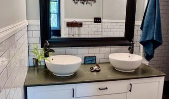 112 S Crest Dr, Burlington, VT 05401