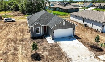 1665 N Grayhawk Dr, Basehor, KS 66007