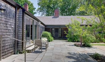 4 Alpond Dr, Newport, RI 02840