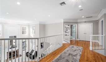 30 Lenihan Ln, East Greenwich, RI 02818