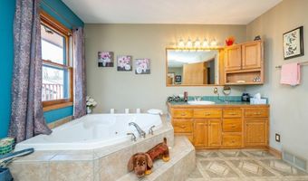 302 12th Ave NW, Altoona, IA 50009