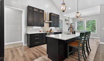 355 Shadows Lawn Dr, Athens, TN 37303