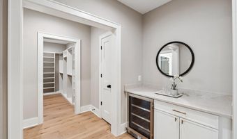 7805 CAYUGA Ave, Bethesda, MD 20817