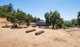 2855 N Victoria Dr, Alpine, CA 91901