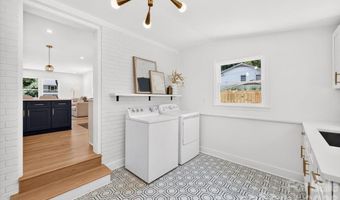 1924 Bentley Pl, Charlotte, NC 28205