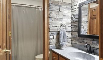 102 Greenhurst Ct, Auburn, IN 46706