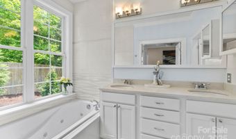 12 Broadmoor Dr, Arden, NC 28704