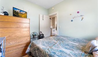 2 Chilton St, Bristol, RI 02809