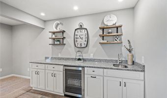 6877 Lasalle Cir NE, Albertville, MN 55301
