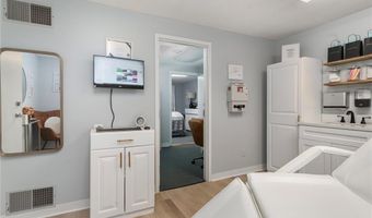 990 Main St 3, East Greenwich, RI 02818