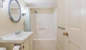 24 Parkwood Dr, Augusta, ME 04330