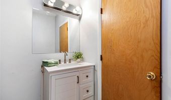 93 Church St, Barrington, RI 02806