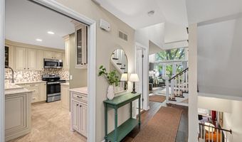 35 Ridgeview Circle Ct, Ballwin, MO 63021