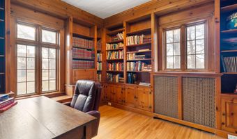 907 1st Dr NW, Austin, MN 55912