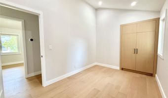 109 Nassau Dr, Albertson, NY 11507