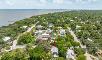 15 8th St, Apalachicola, FL 32320