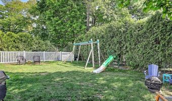 70 Boyce Ave, Barrington, RI 02806