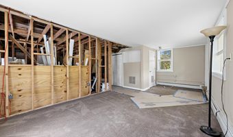 140 Leonardville Rd, Belford, NJ 07718