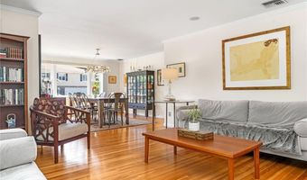 94 Greening Ln, Cranston, RI 02920