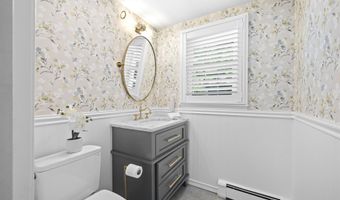 37 Birchwood Cir, Bedford, NH 03110