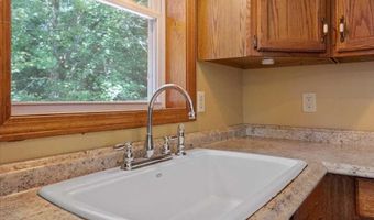 9 Iriquois Dr, Ashburnham, MA 01430