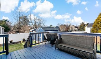 70 Pettee Ave, North Kingstown, RI 02852
