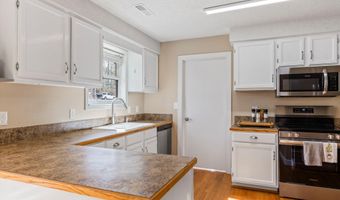 57 Lakeview Pt, Alexander City, AL 35010