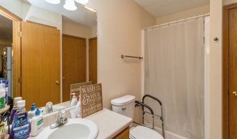 953 Robin Cir, Altoona, IA 50009