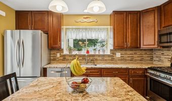 15 Kennedy Ct, Middletown, NJ 07748