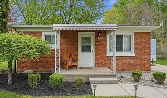 918 Columbia St, Algonac, MI 48001