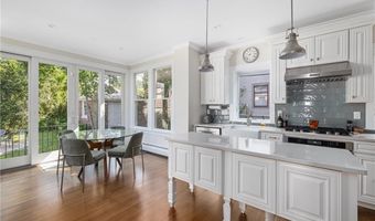 26 Narragansett Ave, Newport, RI 02840