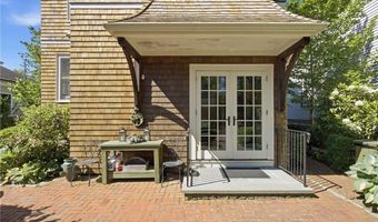 6 Brooks Ave, Newport, RI 02840