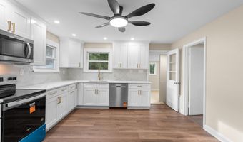 12 Homestead Pl, Branford, CT 06405