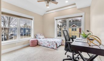 54 Loomis St 2202, Bedford, MA 01730