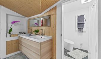 1748 Georgia St, Alford, FL 32420