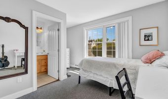 40 Hillview Dr, Bangor, ME 04401