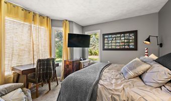 9820 Snow Pointe Dr SE, Alto, MI 49302