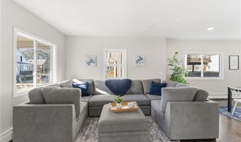 10 Woburn St, Cranston, RI 02910