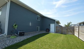 2413 S Lawson St, Aberdeen, SD 57401