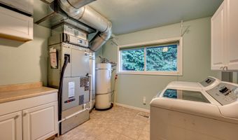 407 N DUBOIS Rd, Ariel, WA 98603